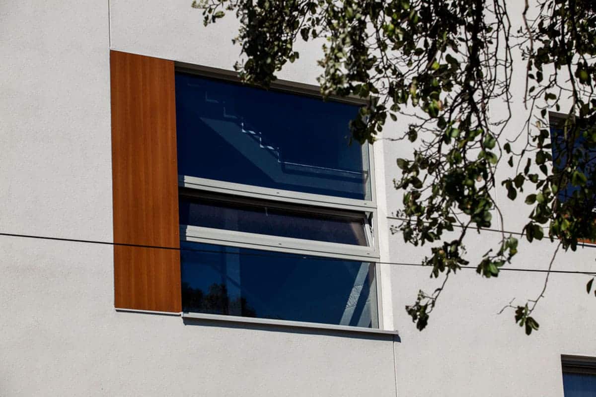 Okna Stolmar dla mieszkań w bloku na ul. Cichej.